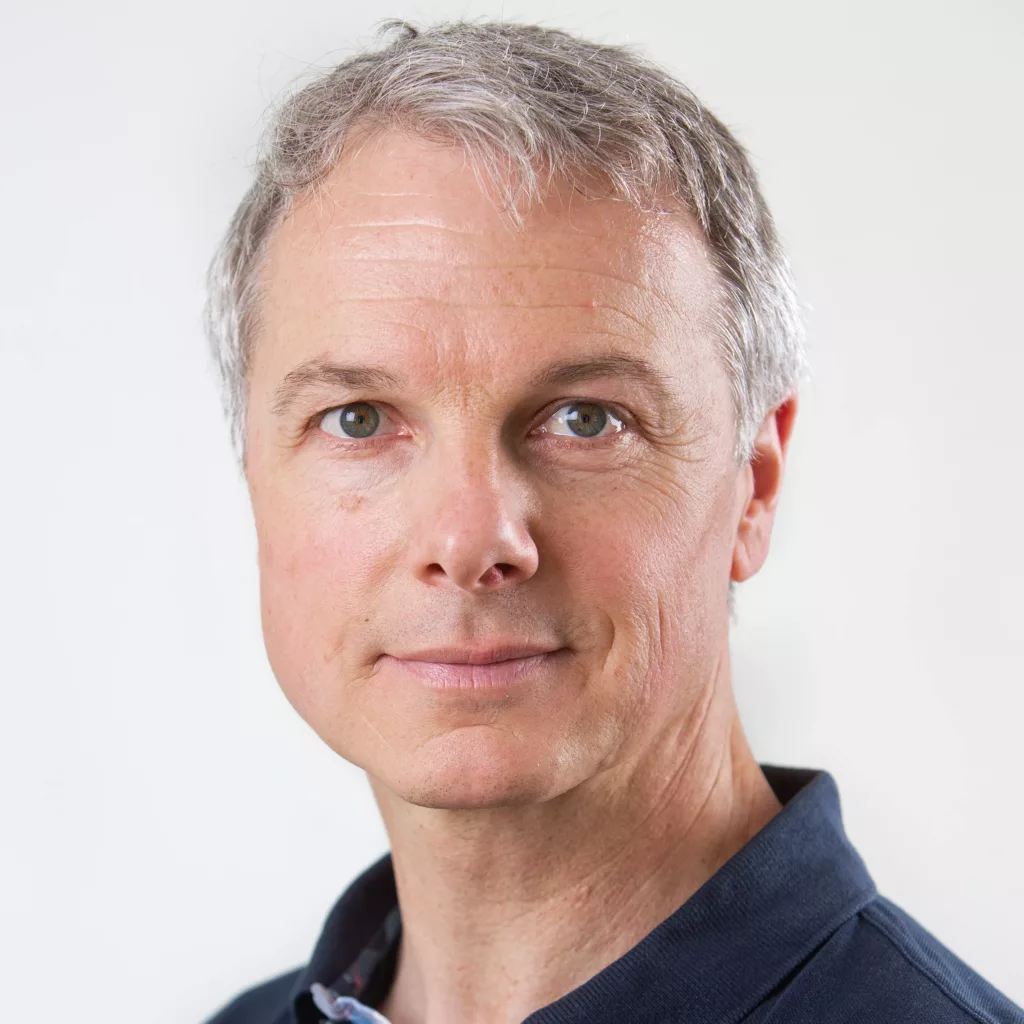 Spécialiste en traitement de la douleur. Master of science in Pain Management - University of Edinburgh (UK)